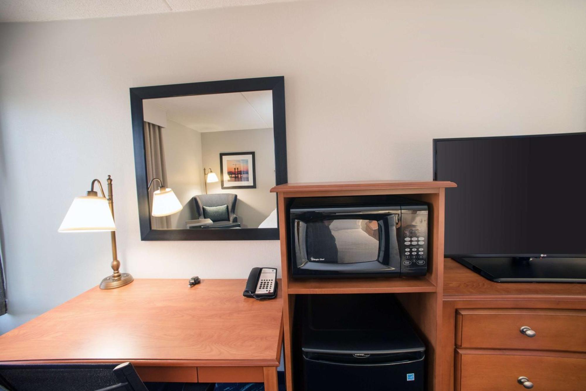 Hotel Hampton 3*