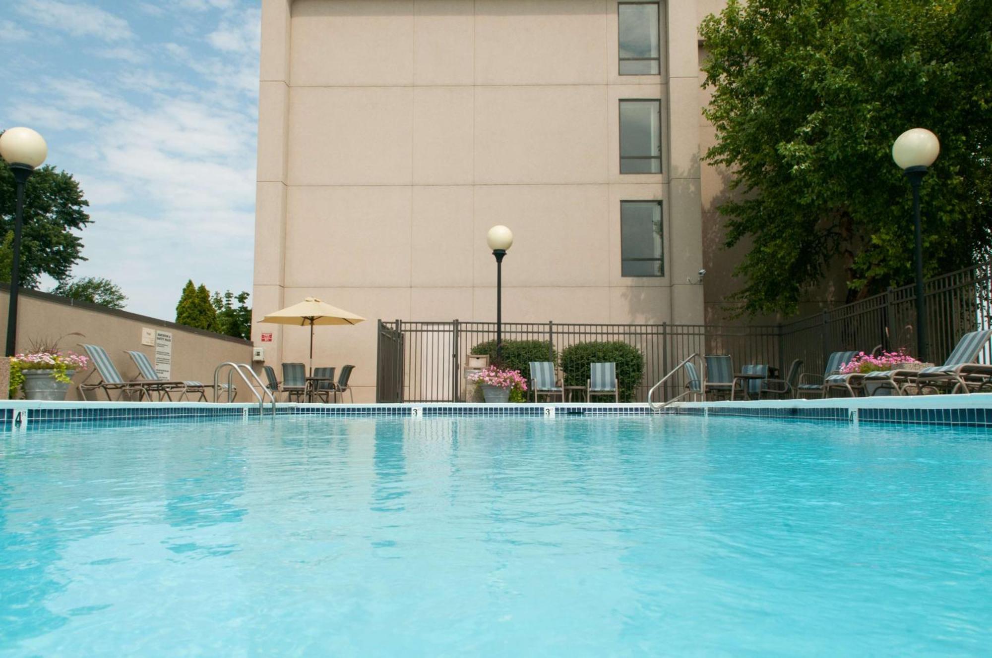 Hampton Hotel 3*